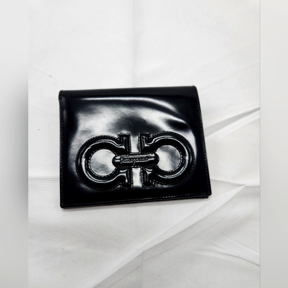 ferragamo wallet back no zip 43